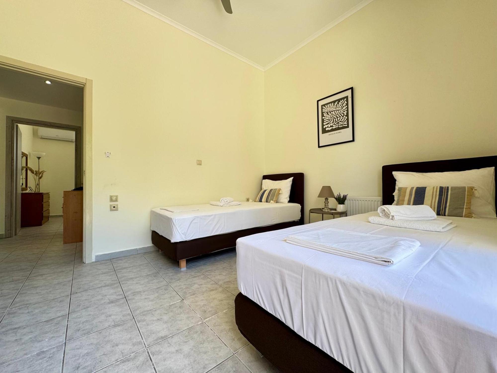 Spacious & Cozy Apartment, With Big Yard, In Kos Bagian luar foto